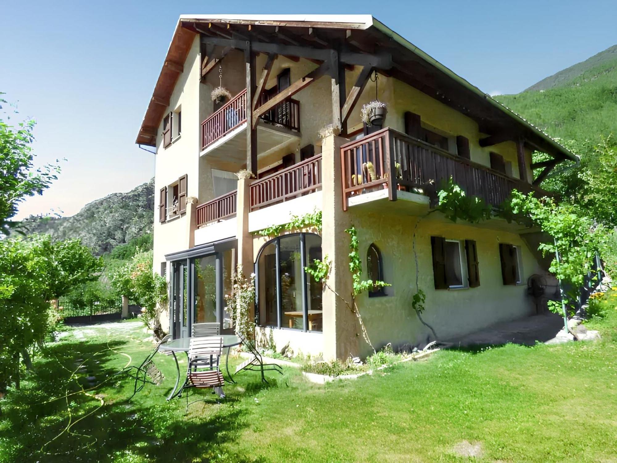 Appartement Paisible A Saint-Crepin Avec Vue Sur La Montagne 外观 照片
